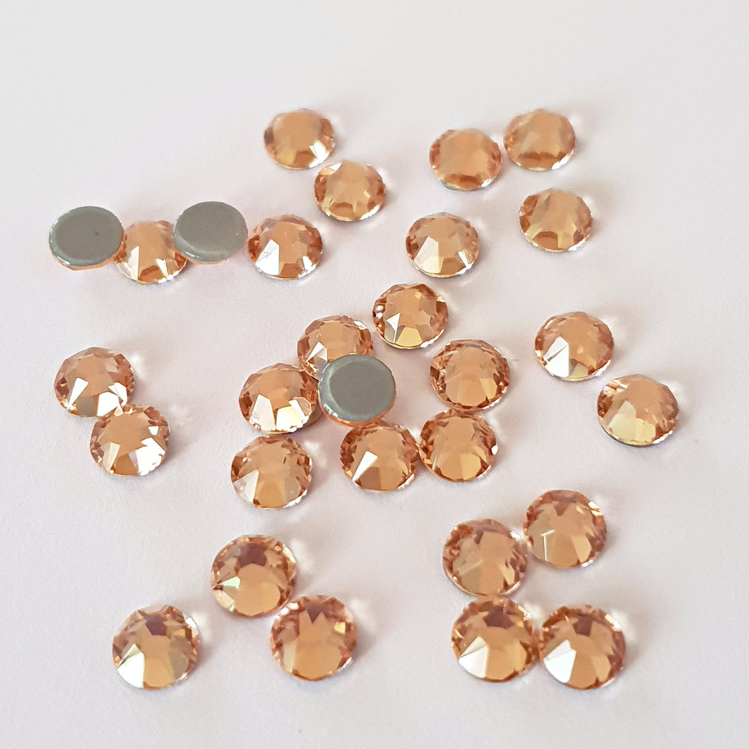 AAA+ Glitz It HOTFIX Flatback Crystals : Champagne