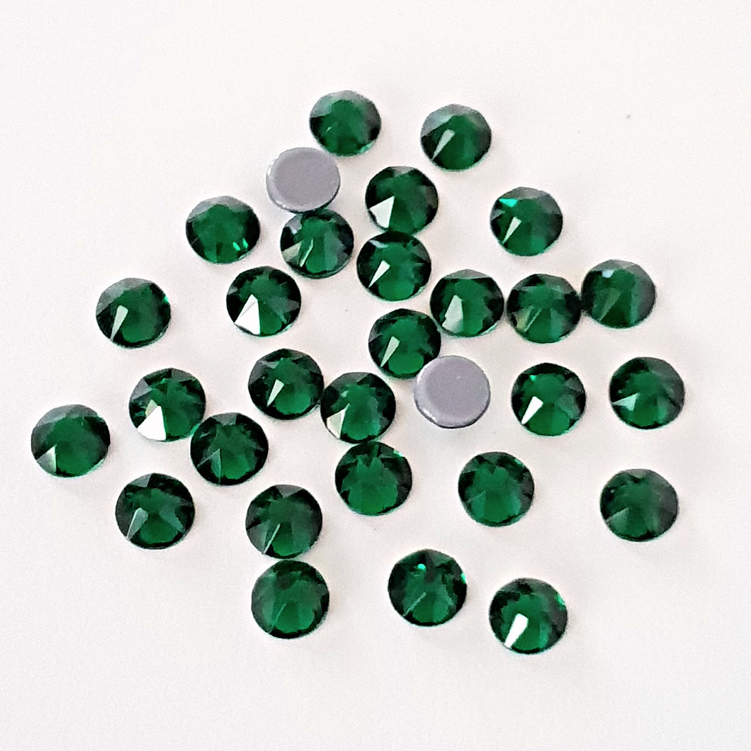 AAA+ Glitz It HOTFIX Flatback Crystals : Emerald