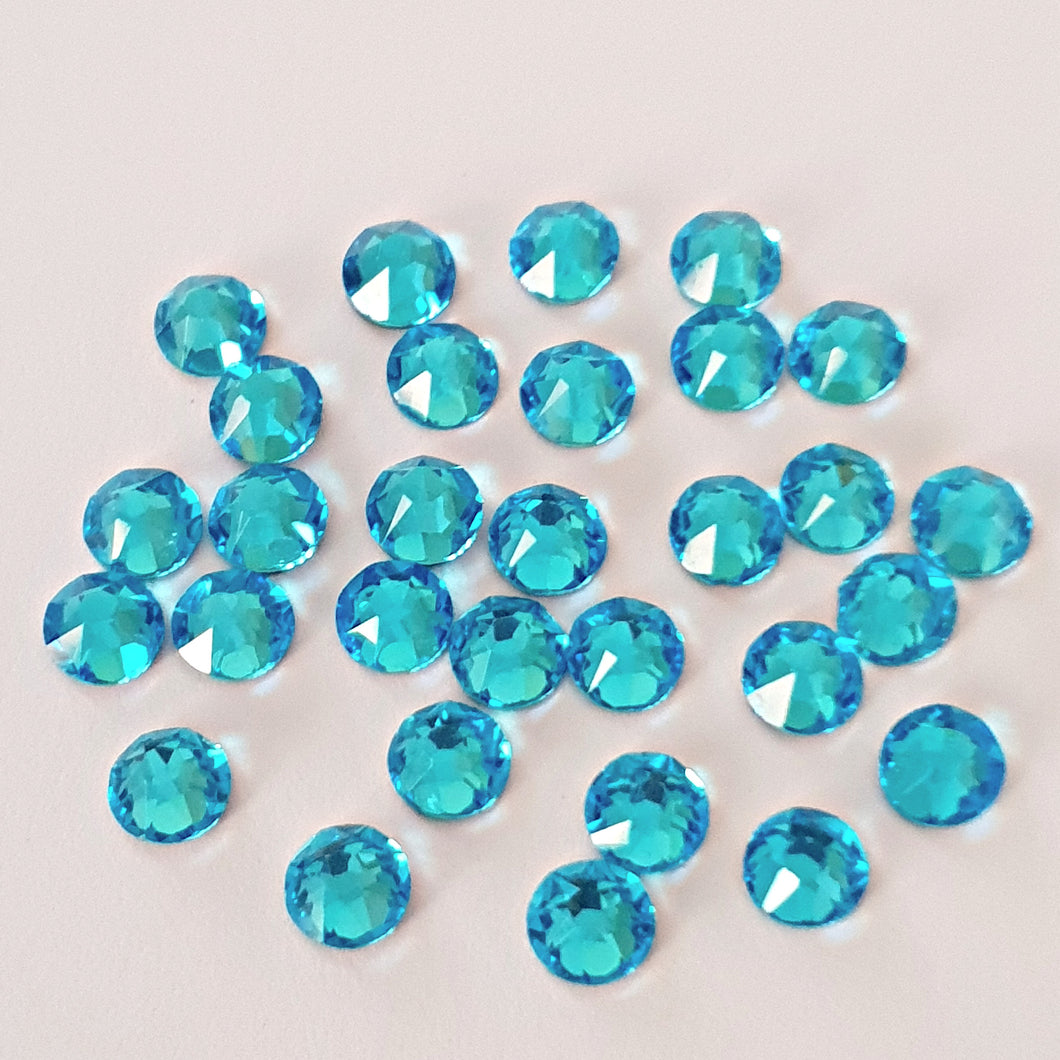 AAA+ Glitz It GLUE ON  Flatbacks Crystals: Aquamarine